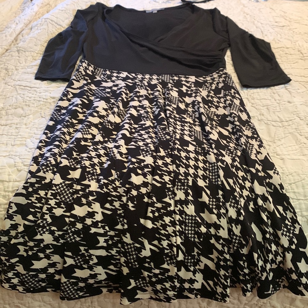 NY Collection back and white dress.